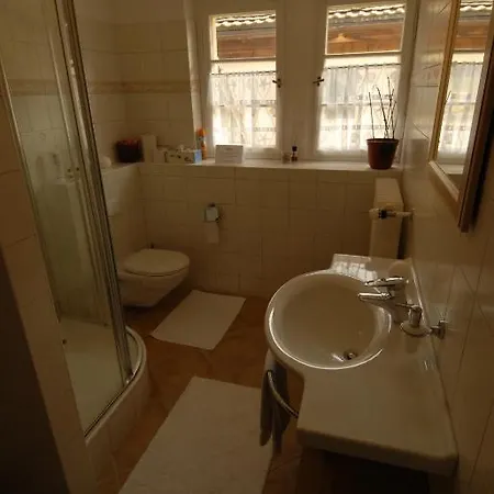 Victor's Bed & Breakfast Bed & Breakfast 2*